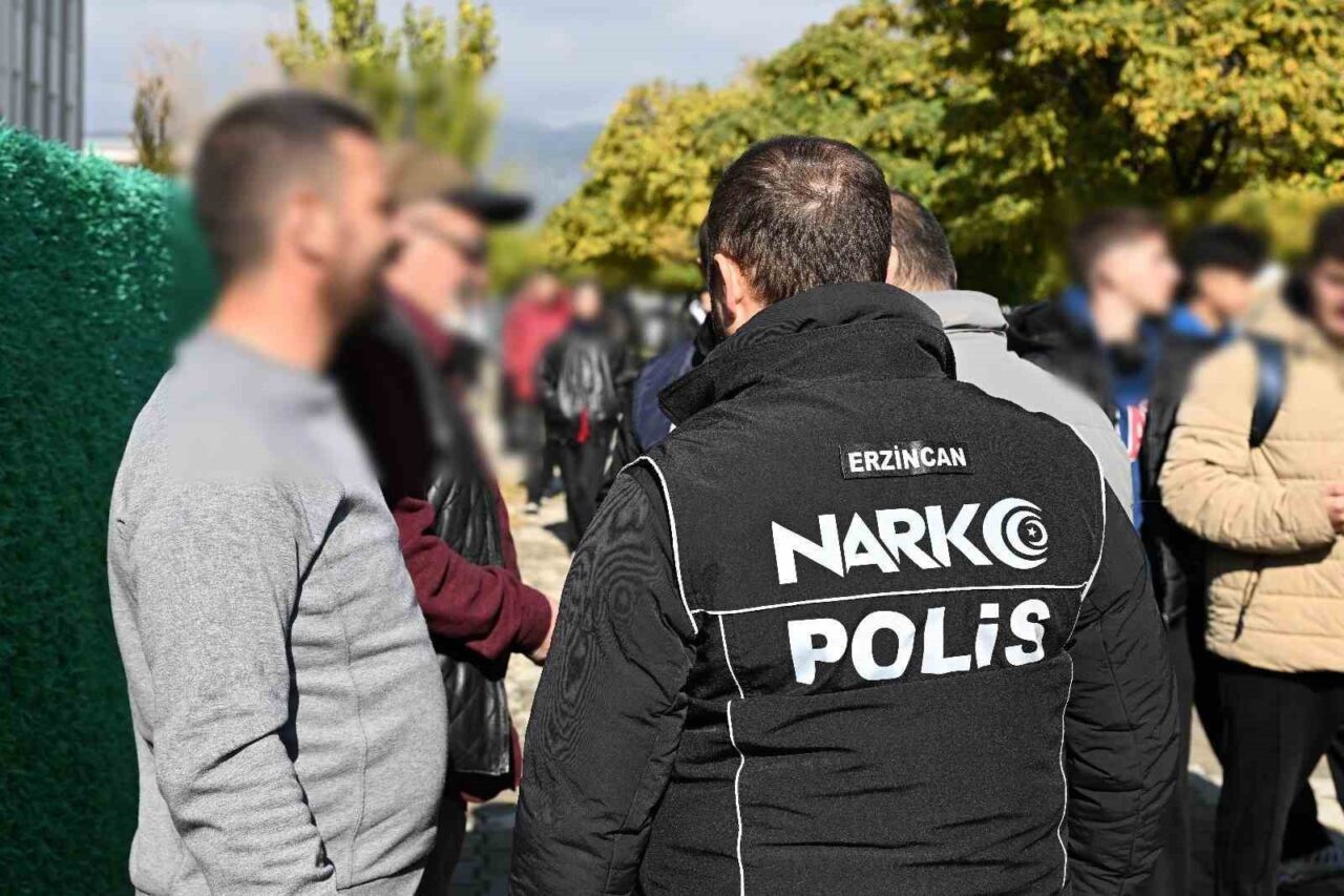 Erzincan Emniyet Müdürlüğü, "Çocuk ve Gençlerin Korunmasına Yönelik Uygulama" kapsamında,