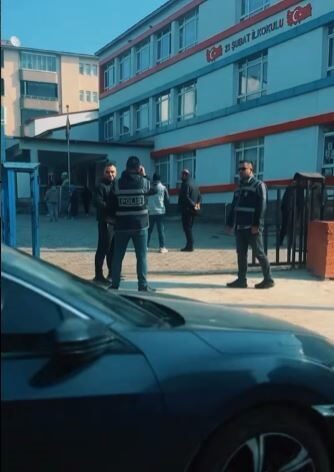Ardahan’da Okul Güvenliği İçin Denetim Hamlesi: Polis Ekipleri Görevde Ardahan'da, Emniyet Müdürlüğü'nün Çocuk Şube Müdürlüğü ve Trafik Tescil ekipleri