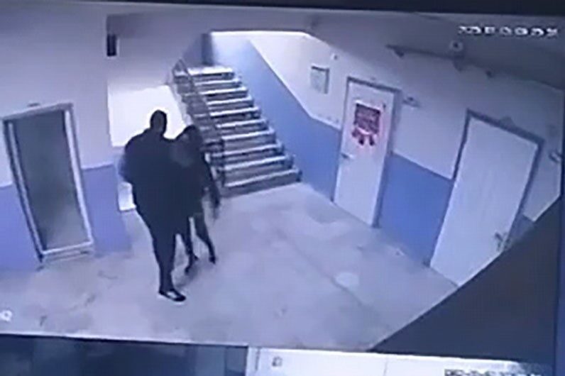 Manisa'nın Turgutlu ilçesindeki Irlamaz Refik Pınar Ortaokulu'nda, okul müdürü Bekir