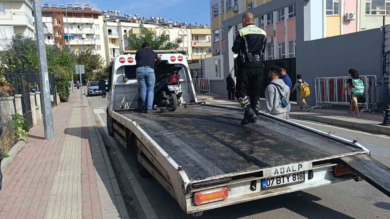 Manavgat’ta Plakasız Motosikletle Yakalanan Çocuk Sürücüye Cezai İşlem Uygulandı