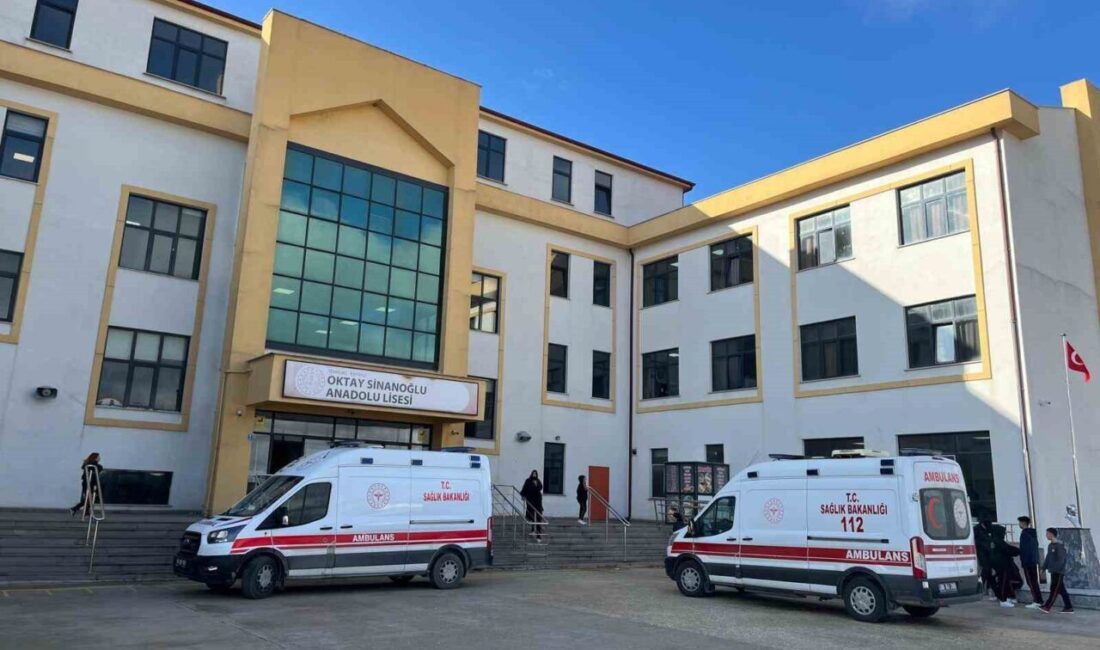Tekirdağ'ın Kapaklı ilçesindeki Oktay Sinanoğlu Anadolu Lisesi'nde düzenlenen 24 Kasım