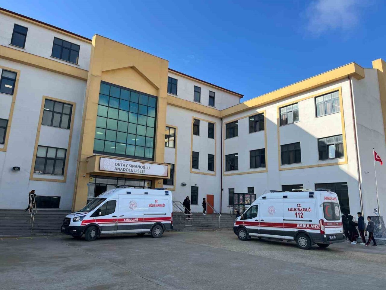 Tekirdağ'ın Kapaklı ilçesindeki Oktay Sinanoğlu Anadolu Lisesi'nde düzenlenen 24 Kasım