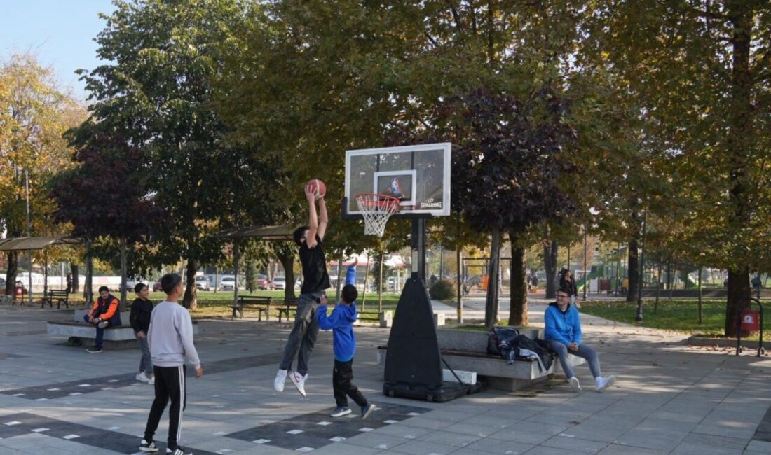 Düzce’de Gençlik ve Spor İl Müdürlüğü Tarafından ‘Okula Mola, Spora Fora!’ Etkinliği Coşkuyla Gerçekleştirildi Düzce Anıtpark Meydanı'nda düzenlenen ‘Okula Mola, Spora Fora!’ etkinliği, gençlerin
