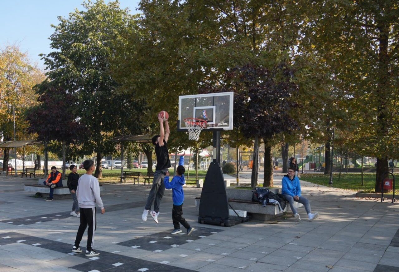 Düzce Anıtpark Meydanı'nda düzenlenen ‘Okula Mola, Spora Fora!’ etkinliği, gençlerin