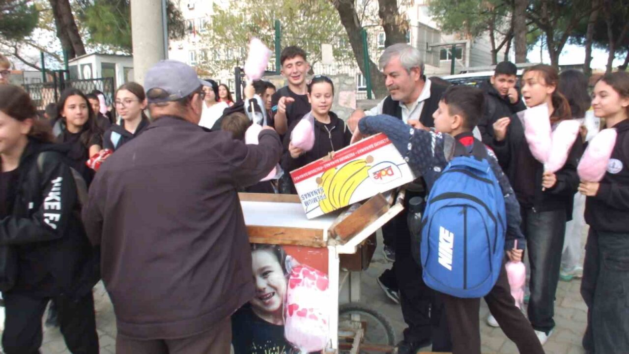 Balıkesir'in Burhaniye ilçesinde Tuncay Arslan, 52 gün önce kaybettiği kardeşi