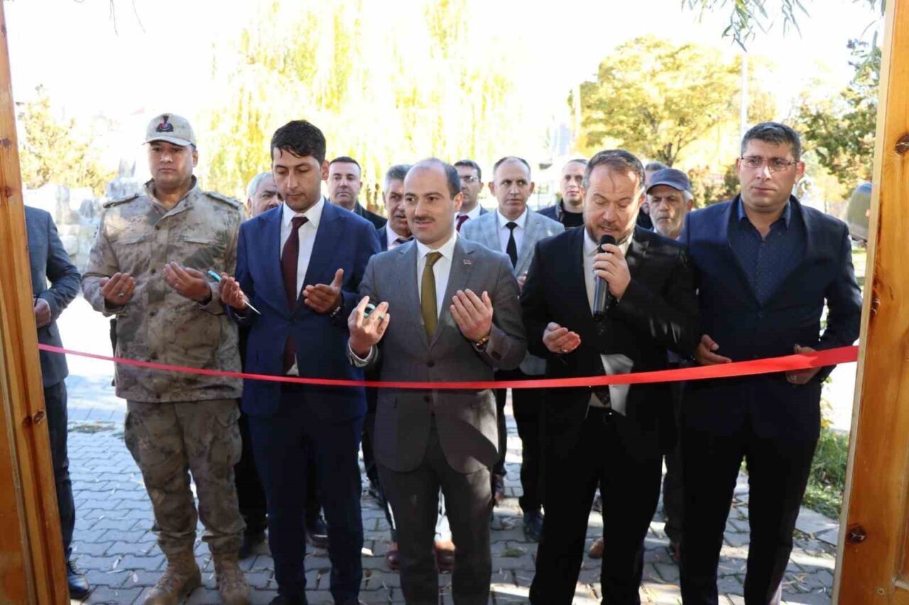 Erzurum'un Oltu ilçesinde, Filistin'e destek amacıyla düzenlenen hayır çarşısı, Oltu