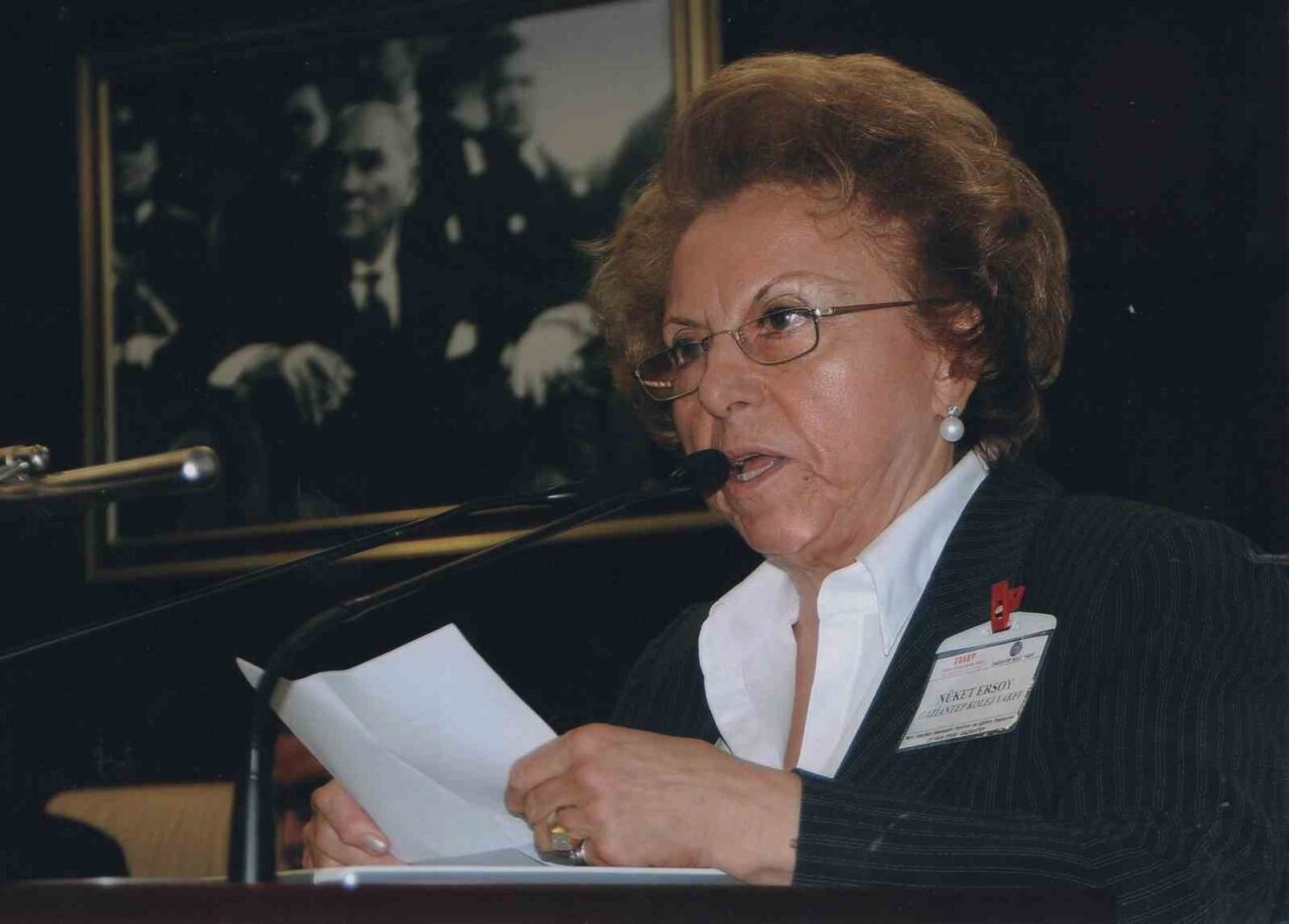 Eğitim alanında önemli katkılar sunan Nüket Alevli Ersoy, geçirdiği rahatsızlık