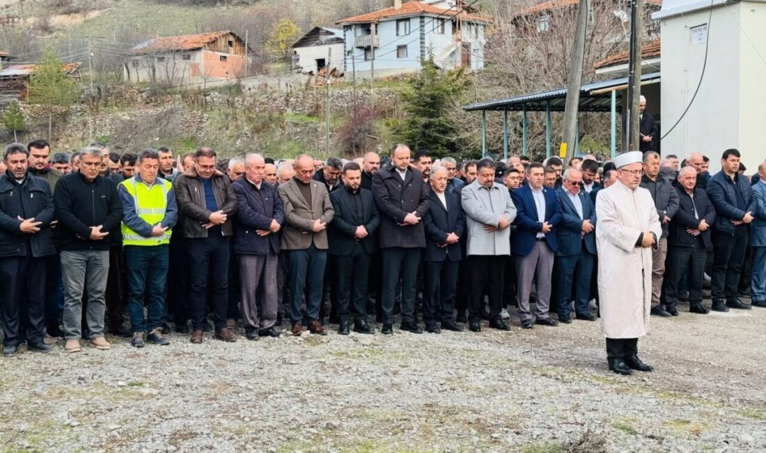 Bolu’daki Baraj Projesi Nedeniyle Mezar Yeri Değiştirilen 200 Naaş İçin Gıyabi Cenaze Namazı Kılındı Bolu'da Tekke Barajı için mezar yerleri değiştirilen 200 naaş için