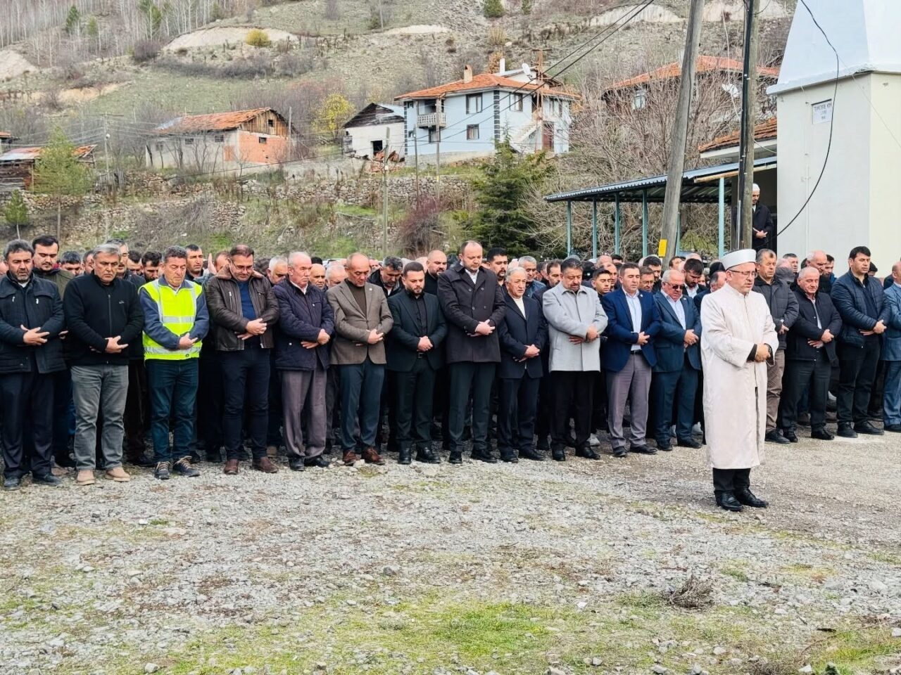 Bolu'da Tekke Barajı için mezar yerleri değiştirilen 200 naaş için