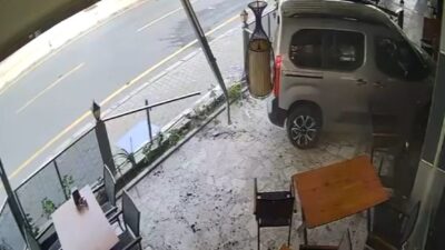 Aydın'ın Efeler ilçesinde 15 yaşındaki E.E.C.'nin kullandığı ticari araç, diğer