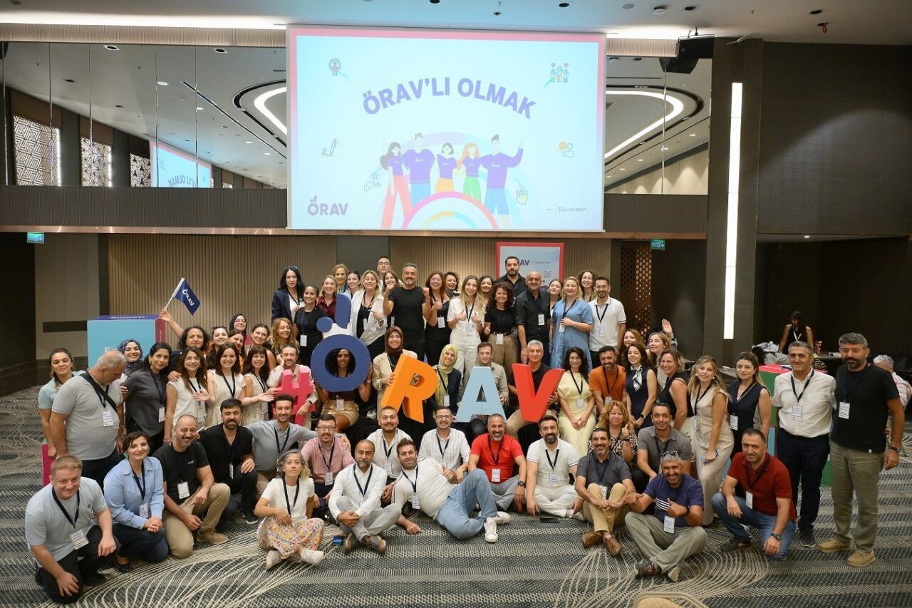 Garanti BBVA'nın kuruluşu olan Öğretmen Akademisi Vakfı (ÖRAV), öğretmenlerin mesleki