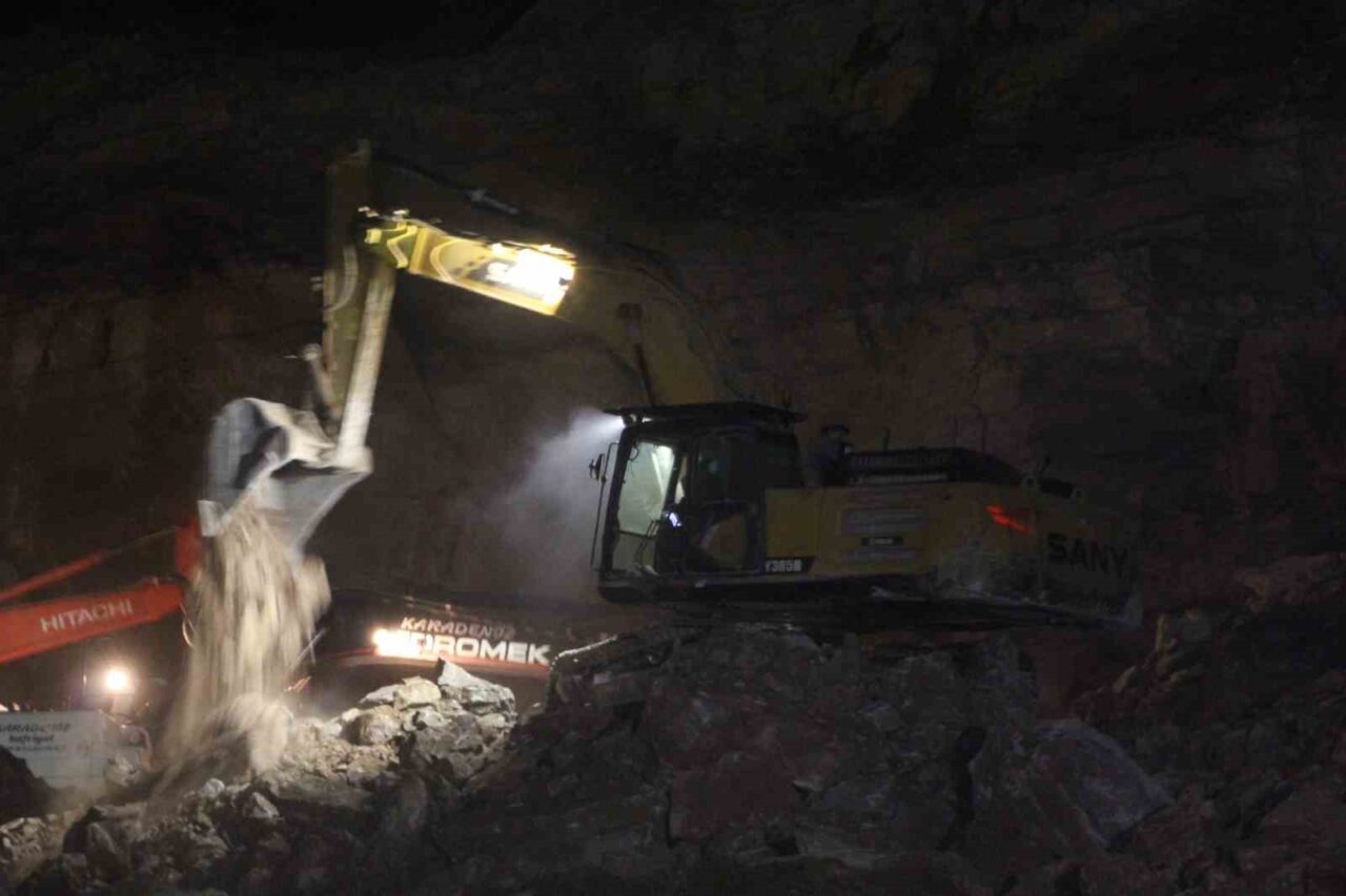 Ordu’nun Fatsa ilçesindeki Sefaköy'de bir taş ocağında meydana gelen göçükte,