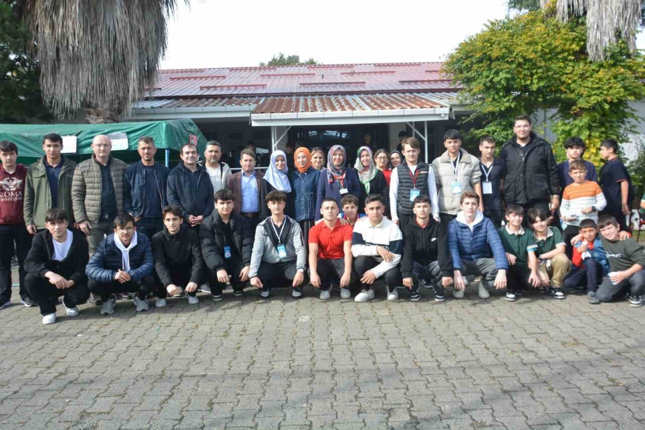 Ordu'nun Ünye ilçesindeki Yusuf Bahri Anadolu İmam Hatip Lisesi, öğretmen,