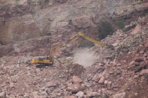 Ordu'nun Fatsa ilçesinde 5 Kasım'daki taş ocağı göçüğünde kaybolan kamyon