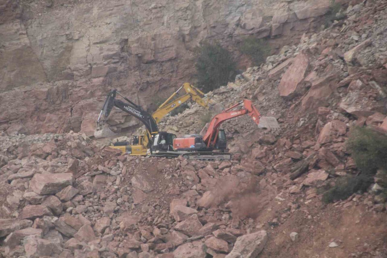 Ordu'nun Fatsa ilçesindeki bir maden ocağında meydana gelen göçükte, 75