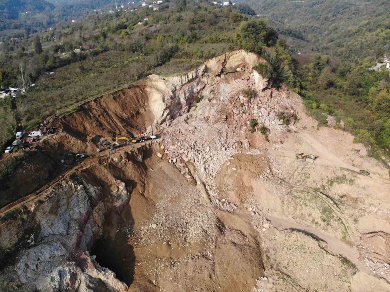 Ordu'nun Fatsa ilçesindeki taş ocağında meydana gelen göçükte, 25 yaşındaki