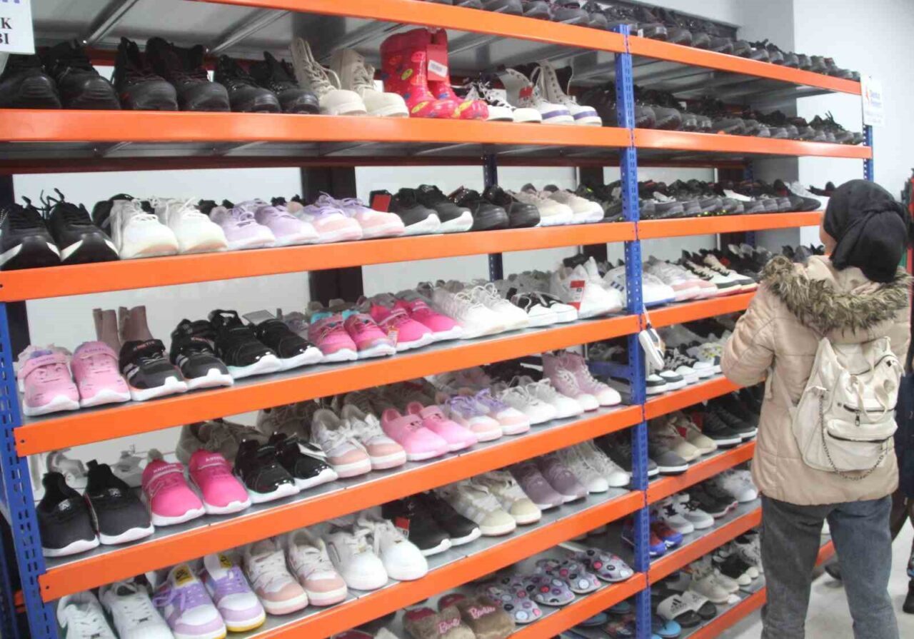 Ordu'da, Ulu Cami giriş katında bir dernek tarafından açılan geçici