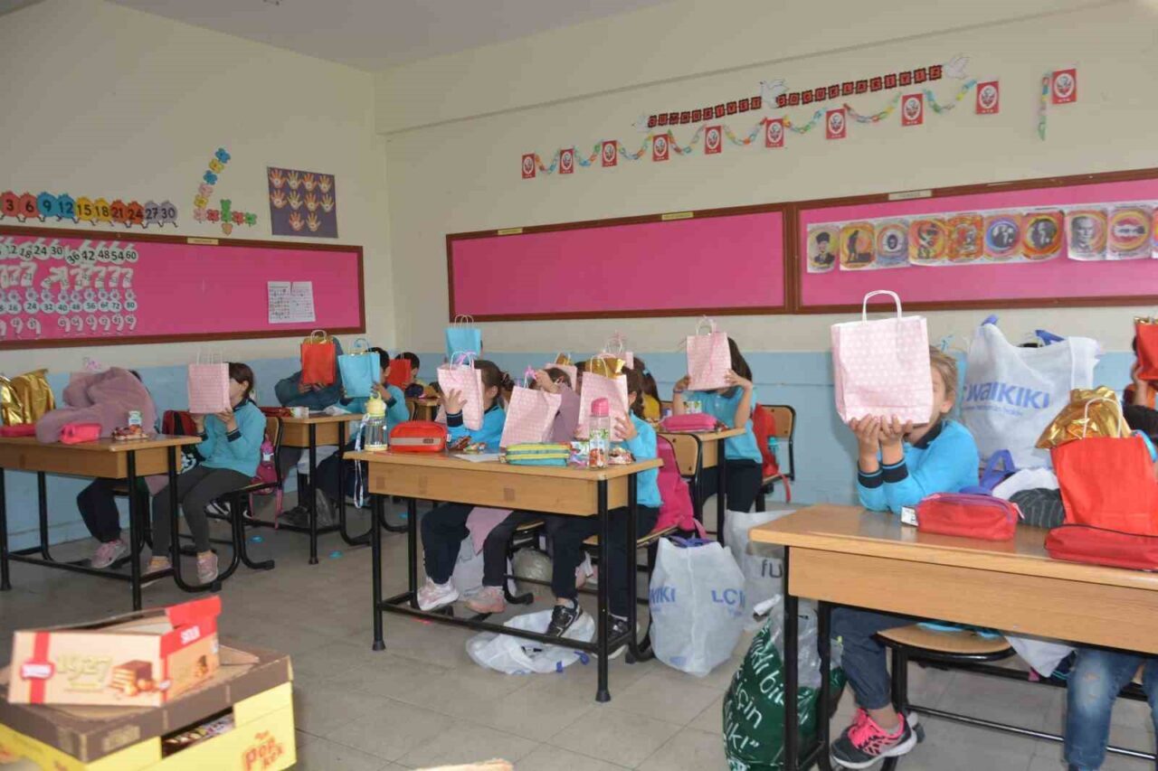 Ünye ilçesindeki Yenikent İlkokulu'nda düzenlenen sosyal sorumluluk projesi ile 19