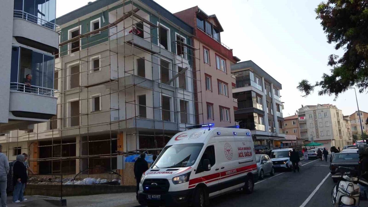Ordu’da İnşaatta Boya Yapan İşçi, Üçüncü Kattan Düşerek Yaralandı