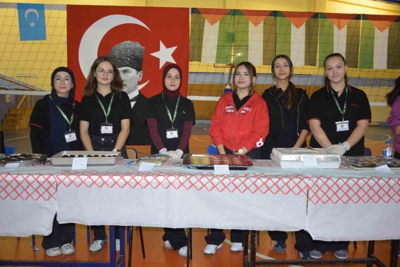 Ordu'nun Ünye ilçesinde, Ünye Mehmet Refik Güven Anadolu Lisesi'nde "Gazze’ye