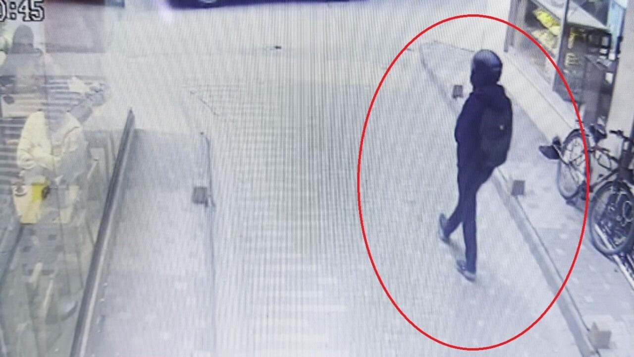 Ordu’nun Fatsa ilçesinde Yılmaz Kuyumculuk'ta silahlı bir soyguncu, çalışanı bağlayıp