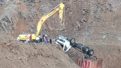 Ordu’nun Ulubey ilçesinde bir taş ocağında devrilen kamyonun sürücüsü İsmail