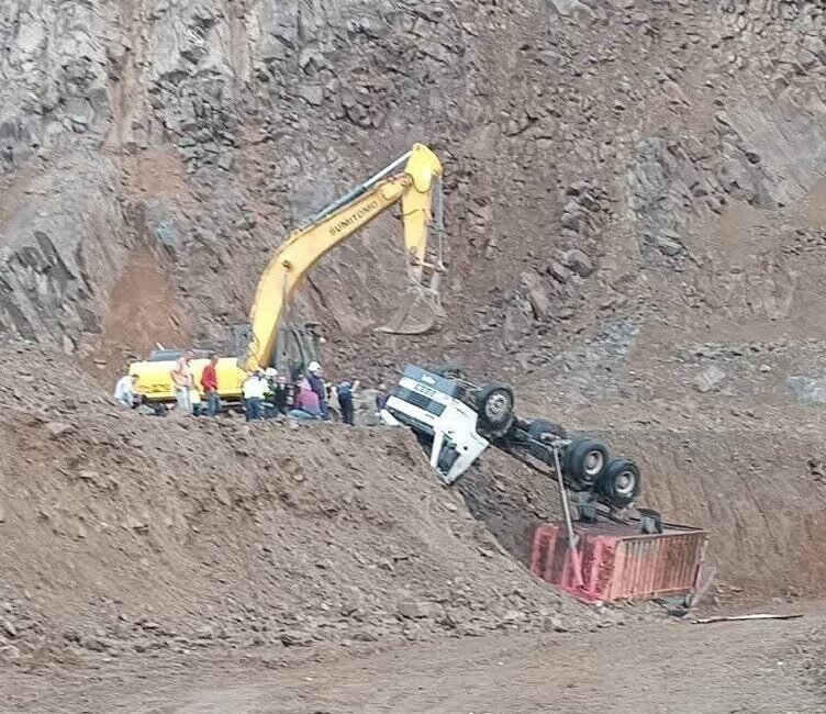 Ordu’nun Ulubey ilçesinde bir taş ocağında devrilen kamyonun sürücüsü İsmail