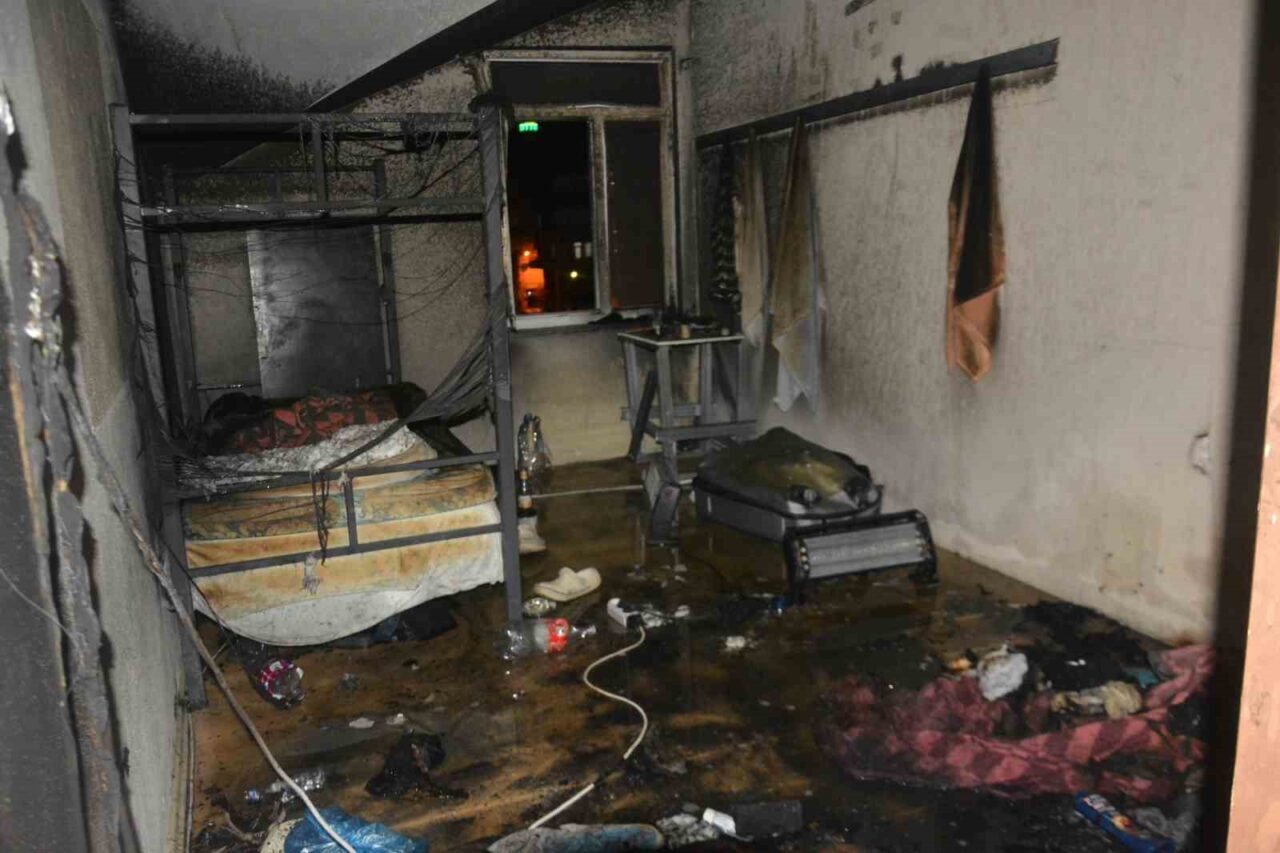 Ordu'nun Ünye ilçesinde, işçilerin yaşadığı bir binanın çatı katında çıkan