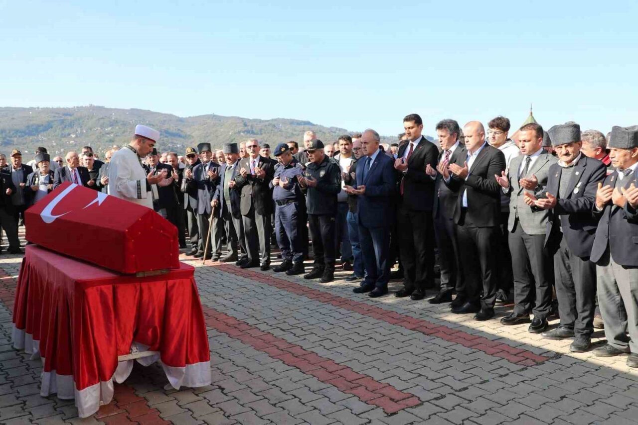 Kıbrıs Gazisi Mahmut Akbolat, Ordu'nun Çamaş ilçesinde düzenlenen cenaze töreni