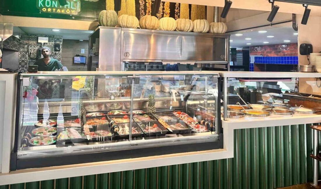 Ortaköy Esnafından Böcek Ailesinin Ölümüyle İlgili Açıklama: “Olaydan Sorumlu Değiliz” Ortaköy esnafı, Böcek ailesinin zehirlenerek ölümüyle ilgili sorumluluk taşımadıklarını ve