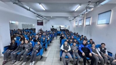 Afyonkarahisar İl Emniyet Müdürlüğü, Kocatepe Ortaokulu'nda öğrencilere güvenlik eğitimleri düzenledi.