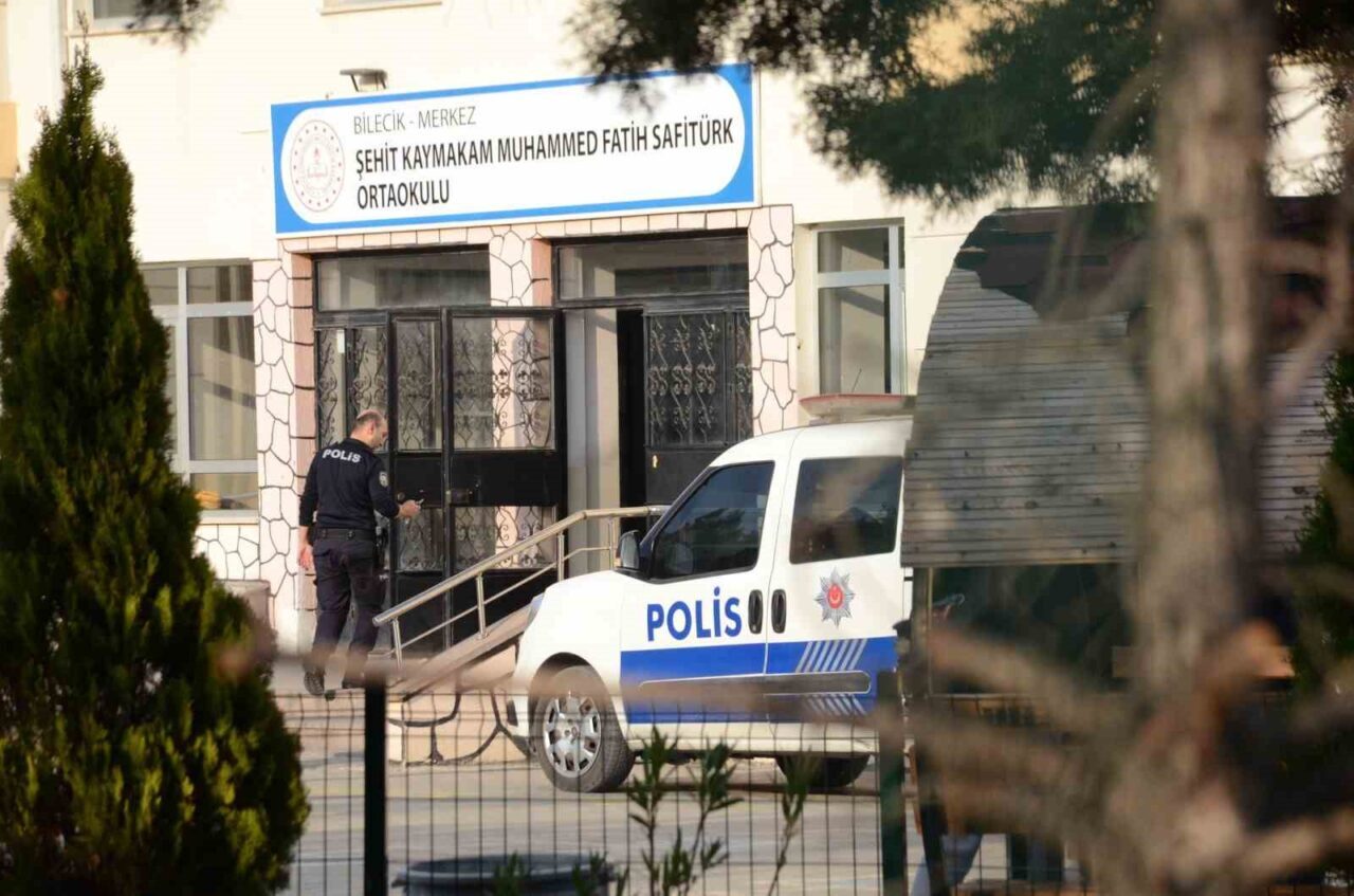 Bilecik'teki Şehit Muhammet Fatih Safitürk Ortaokulu'nda 13 yaşındaki B.B.Ç., uzatma