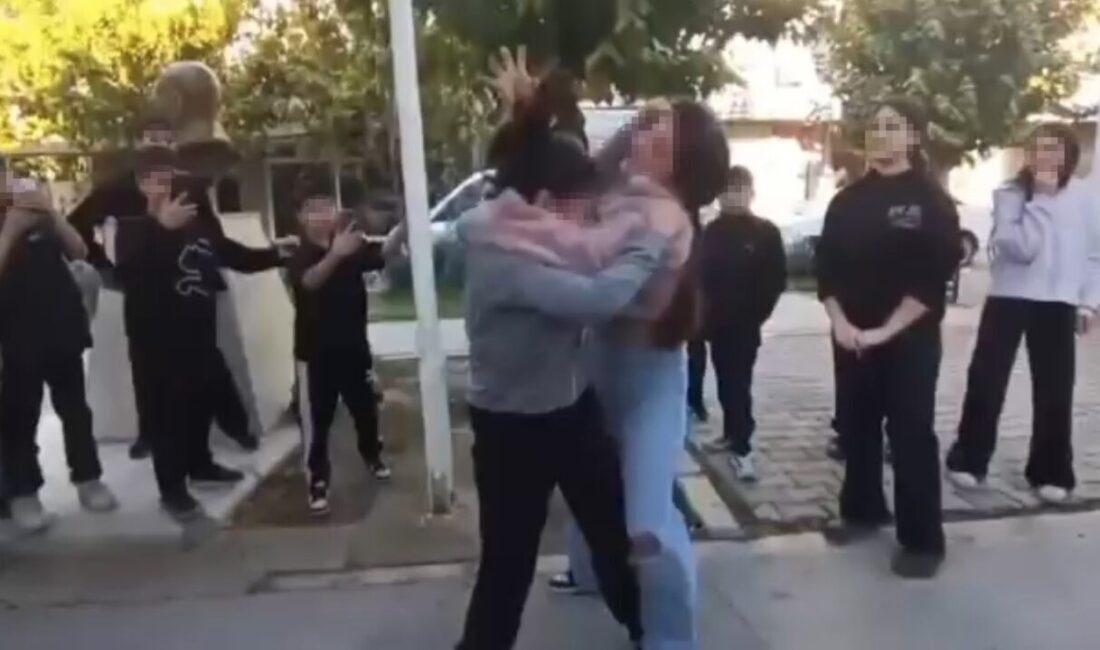 Buca’daki Ortaokulda Öğrenciler Arasında Yaşanan Kargaşada Eğlence Yerine Kavga Ön Planda İzmir'in Buca ilçesindeki Atatürk Ortaokulu'nda iki kız öğrenci arasında çıkan