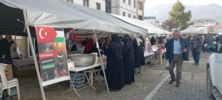 Osmaneli’nde düzenlenen hayır çarşısından elde edilen gelir, Filistin’e gönderildi. Bilecik'in Osmaneli ilçesinde, İlçe Müftülüğü öncülüğünde düzenlenen hayır çarşısında toplanan