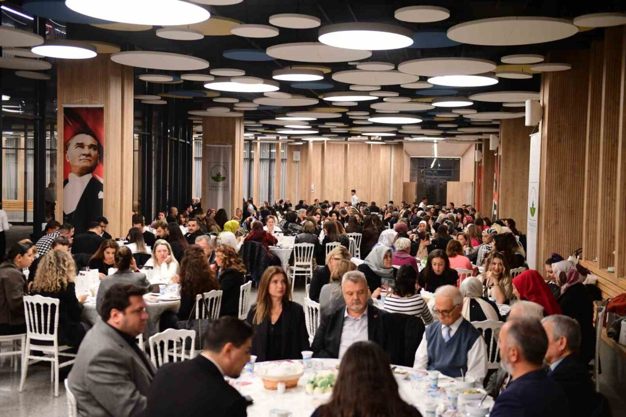 Osmangazi Belediyesi, 24 Kasım Öğretmenler Günü'nü özel bir etkinlikle kutladı.