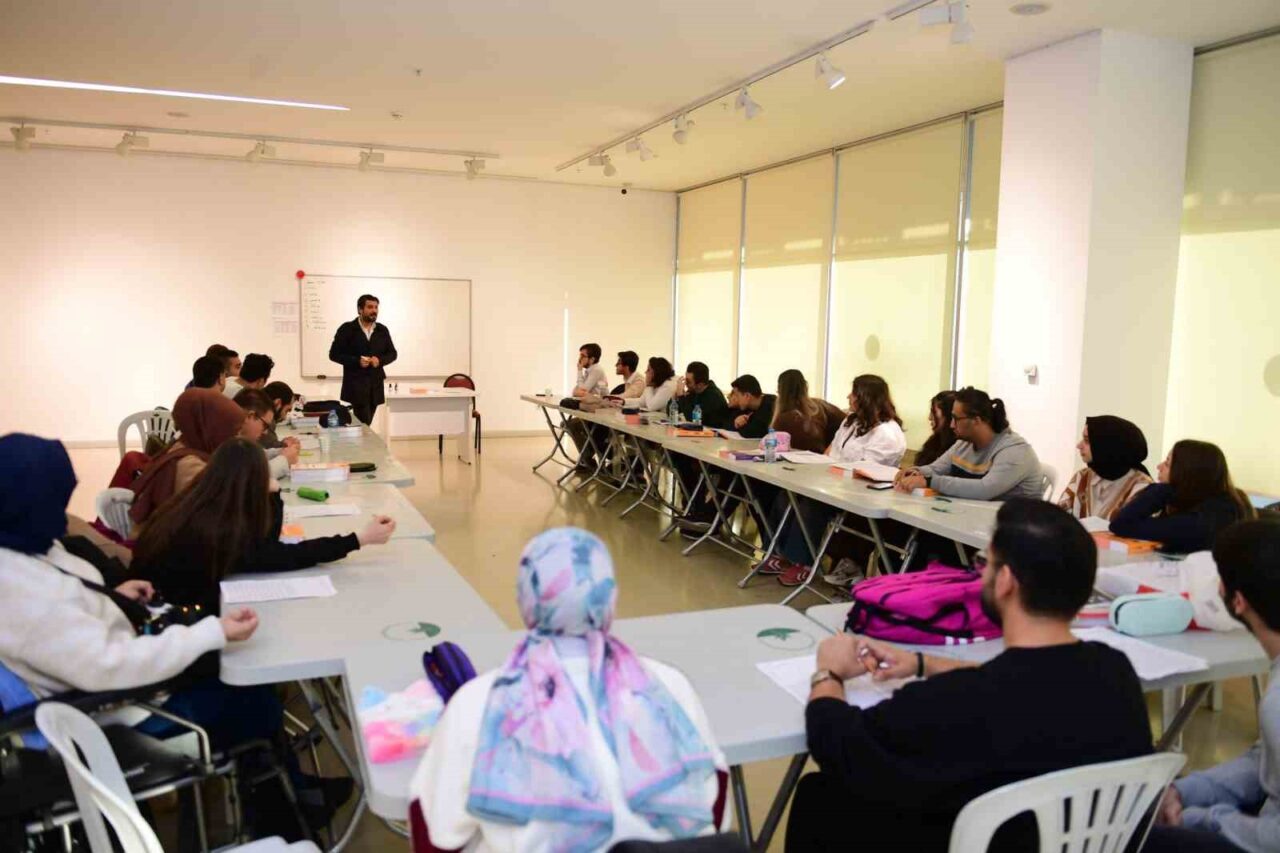 Osmangazi Belediyesi, Engelli Bireylere Ücretsiz E-KPSS Kursları ile Geleceklerini Şekillendiriyor