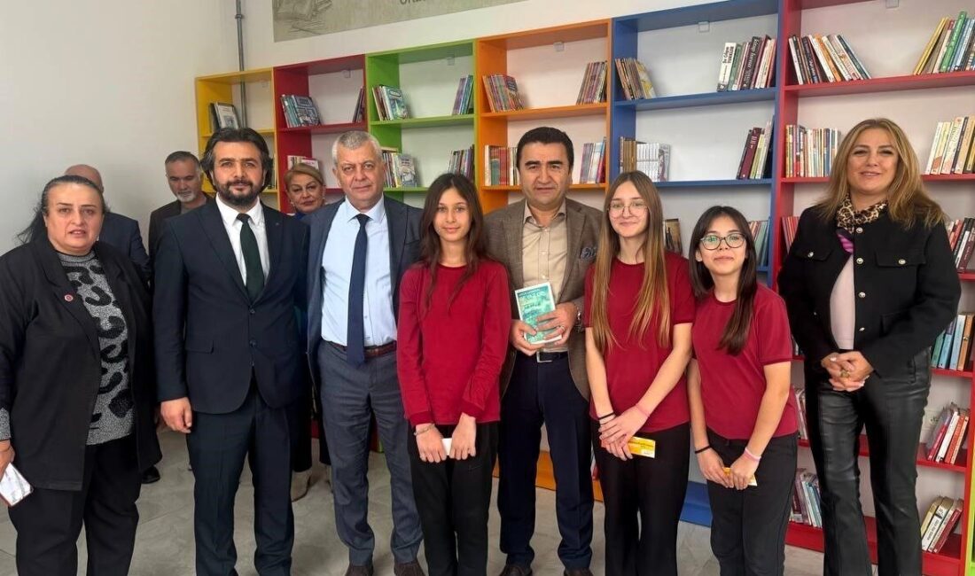 Osmangazi Belediyesi, Yıldırım Gürses Ortaokulu'nda yeni bir kütüphane açarak öğrencilere