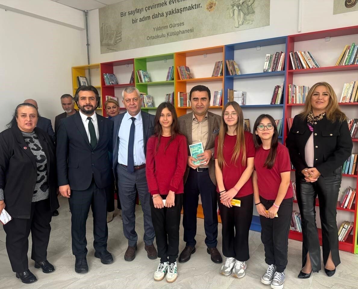 Osmangazi Belediyesi, Yıldırım Gürses Ortaokulu'na yeni bir kütüphane kazandırarak öğrencilerin