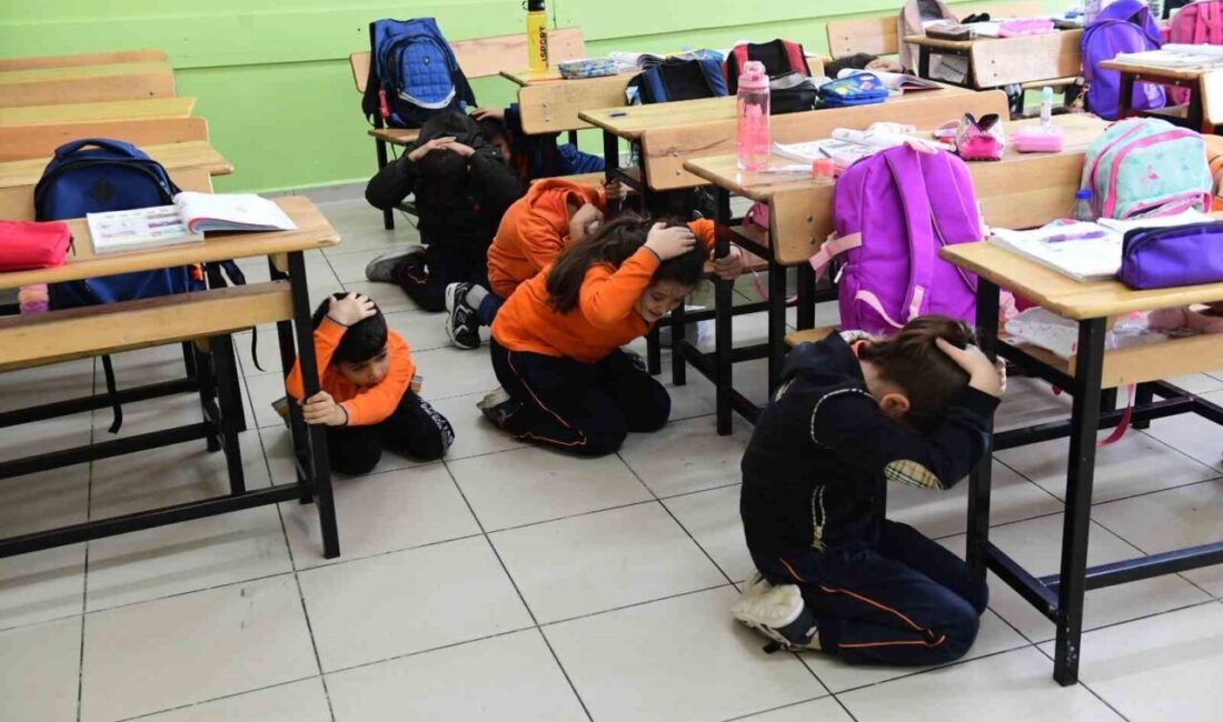 Osmangazi Belediyesi’nden Öğrencilere Afet Bilinci Eğitimi ve Tatbikatları Osmangazi Belediyesi, Mümin Canbaz İlkokulu'nda deprem, yangın ve sel gibi