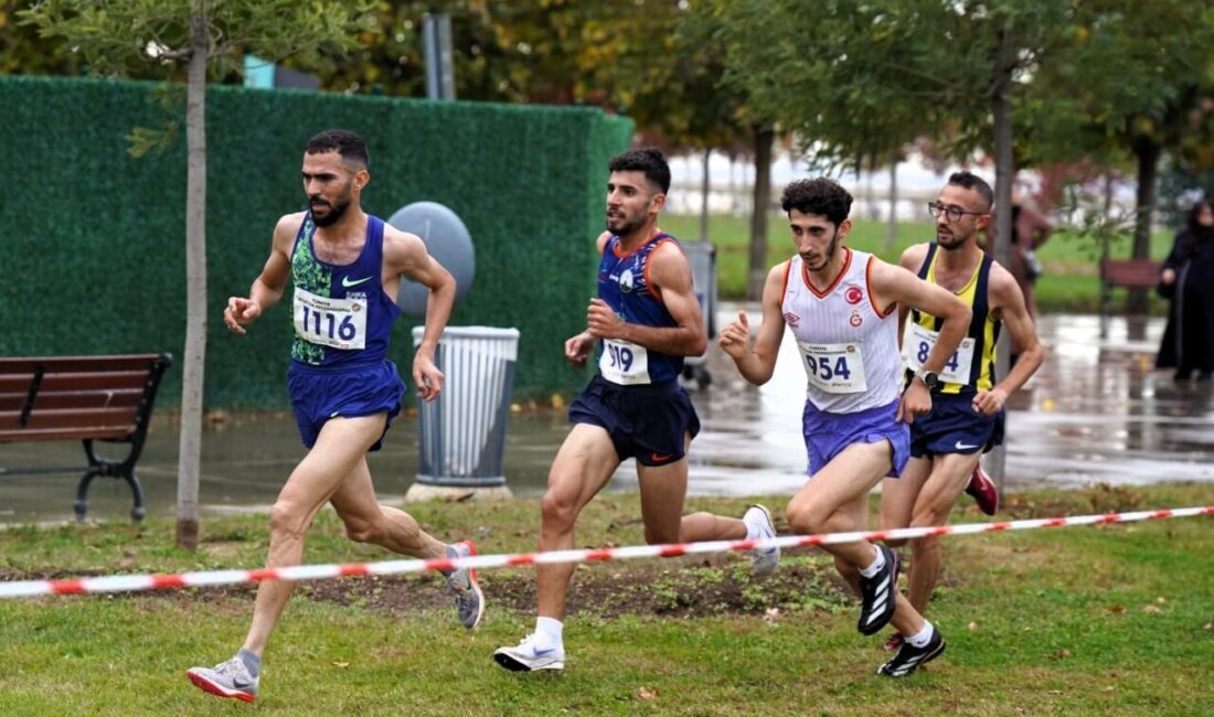 Osmangazi Belediyespor Atletizm Takımı, İstanbul'daki Türkiye Kros Şampiyonası'nda gösterdikleri başarılı