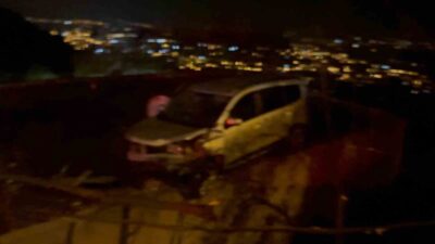 Osmaniye'nin Düziçi ilçesinde, yağmur nedeniyle kayganlaşan yolda kontrolden çıkan hafif