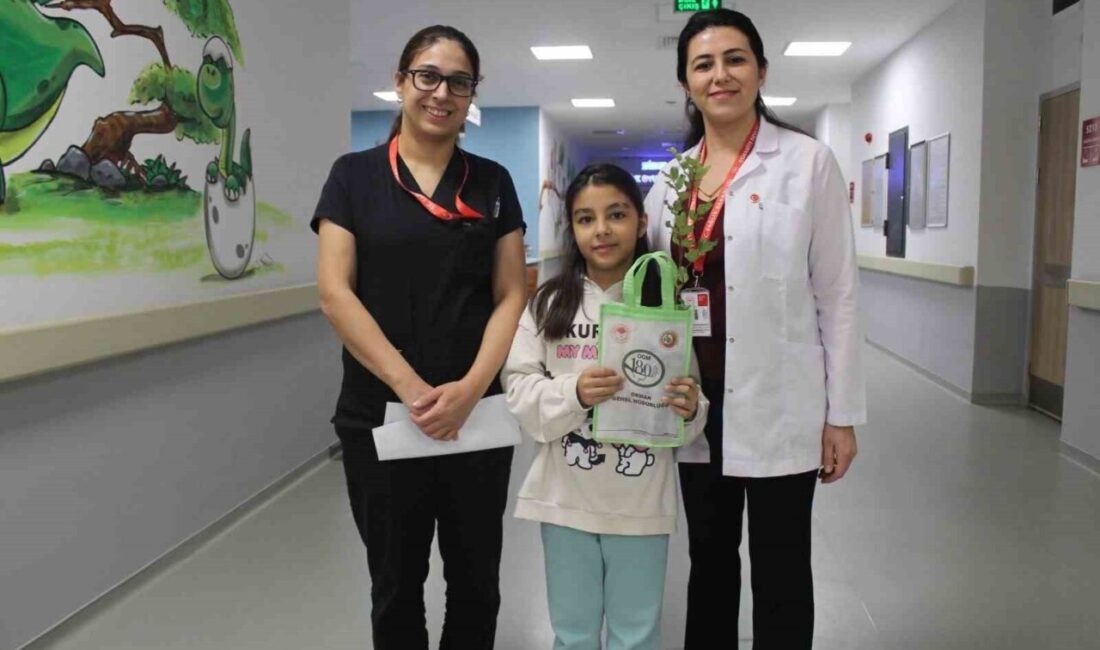 Osmaniye Eğitim ve Araştırma Hastanesi’nde çocuk hastalara “Her Çocuk Bir Fidandır” temasıyla fidan dağıtıldı Osmaniye Eğitim ve Araştırma Hastanesi, 11 Kasım Milli Ağaçlandırma Günü
