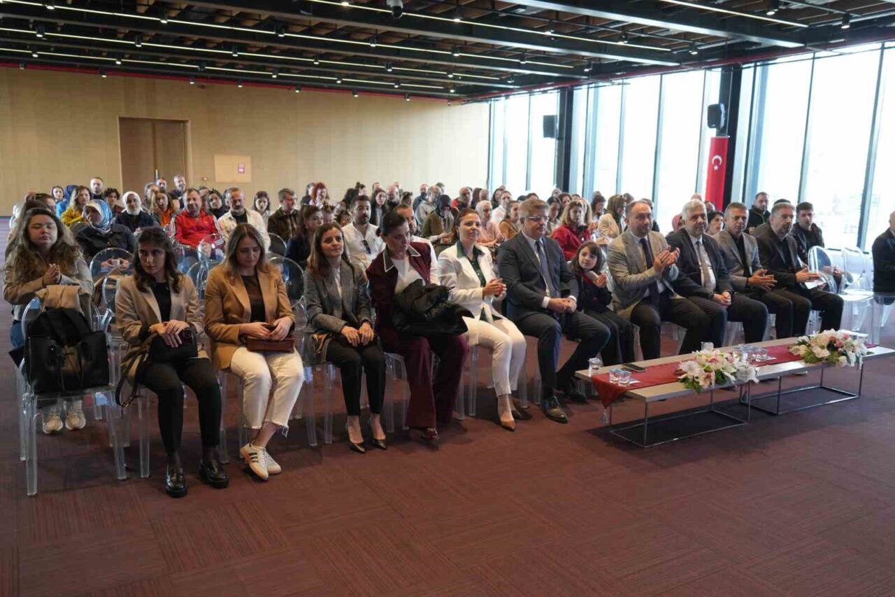 Samsun'da düzenlenen "Otizmde Sosyal Kabulün Artırılması Semineri"nde, İl Milli Eğitim