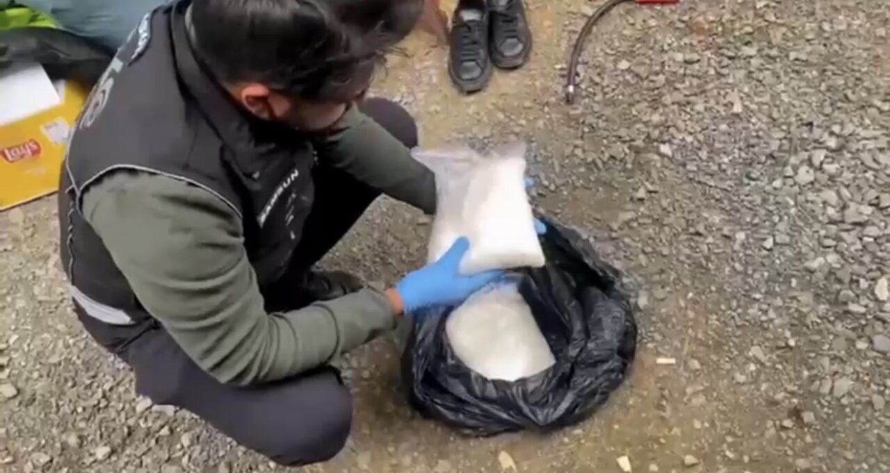 Samsun'da bir şehirlerarası otobüste yapılan narkotik aramasında, dedektör köpeği "Şila"