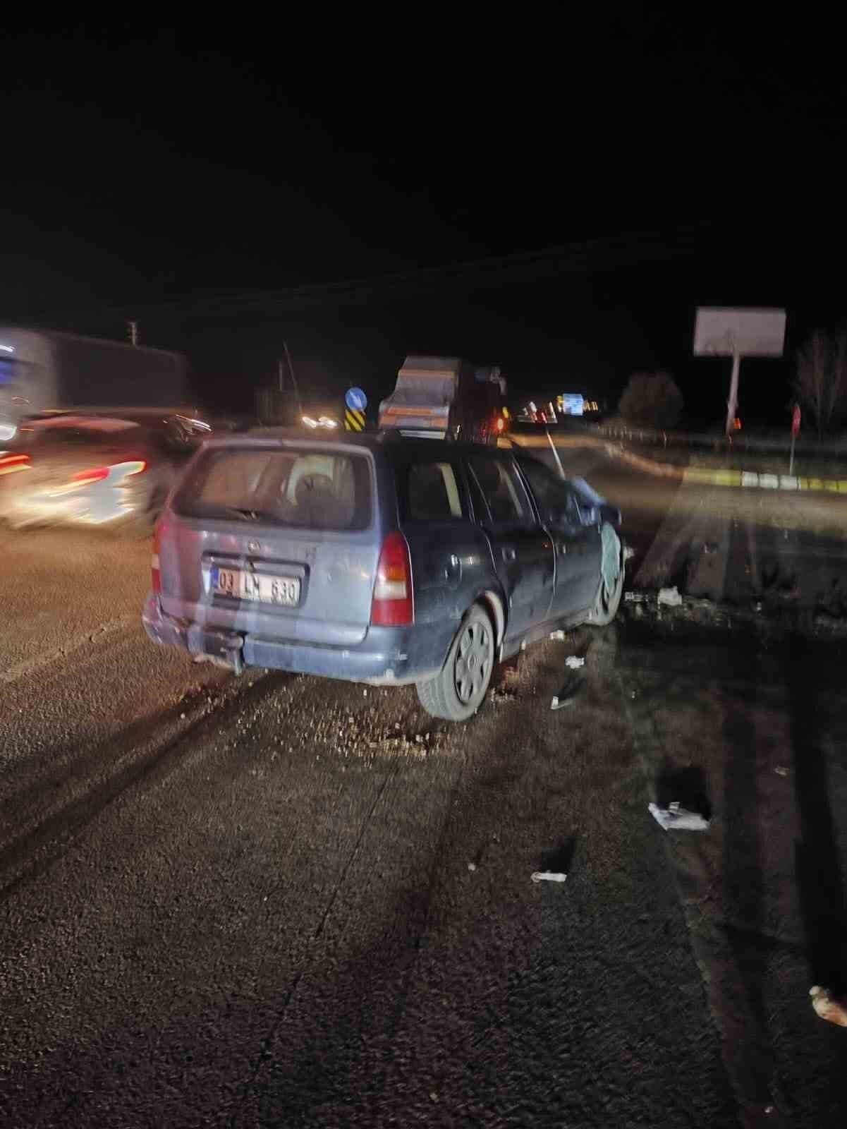 Afyonkarahisar’da otomobil ve otobüs çarpıştı: 1 ölü, 3 yaralı