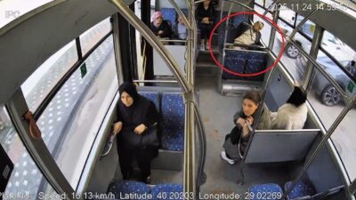 Bursa'da BURULAŞ şoförü Abdurrahman Al, otobüsünde aniden fenalaşan bir yolcuyu