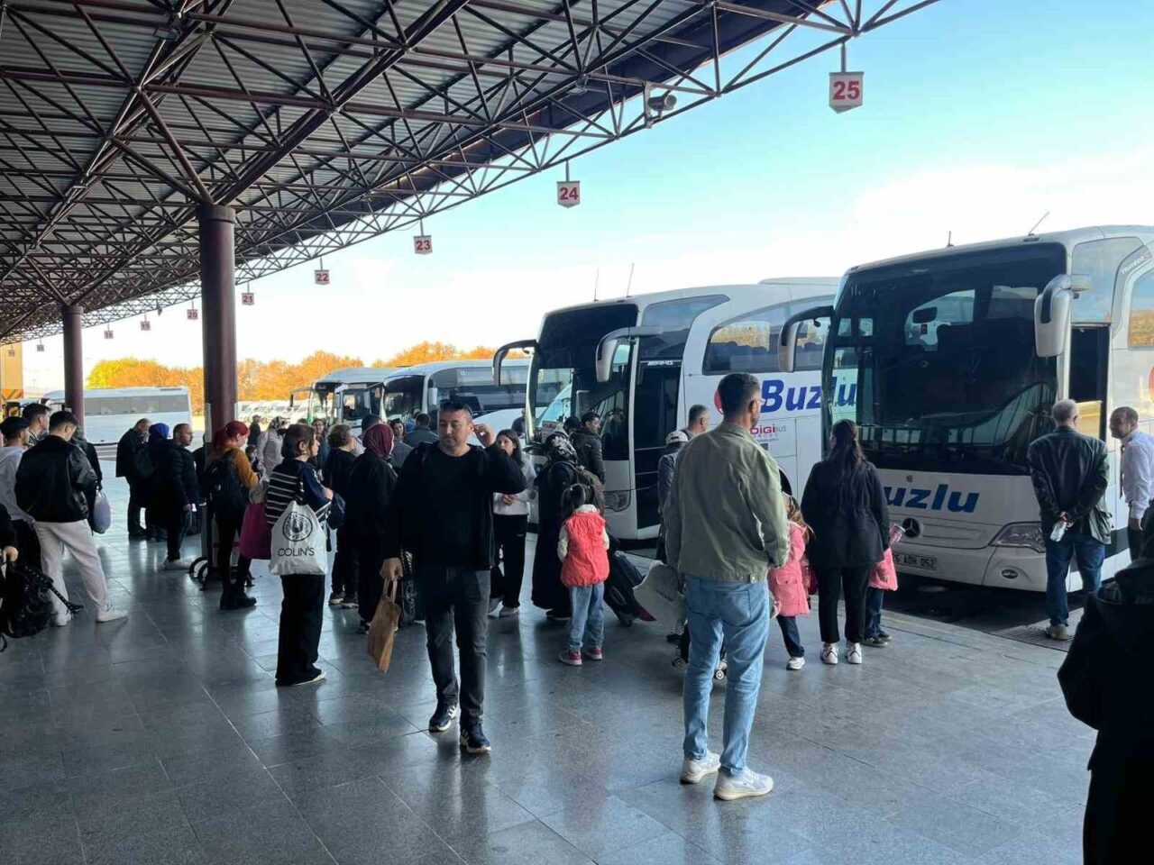 Eskişehir Şehirlerarası Otobüs Terminali, okulların ara tatiline girmesiyle birlikte yoğunluk