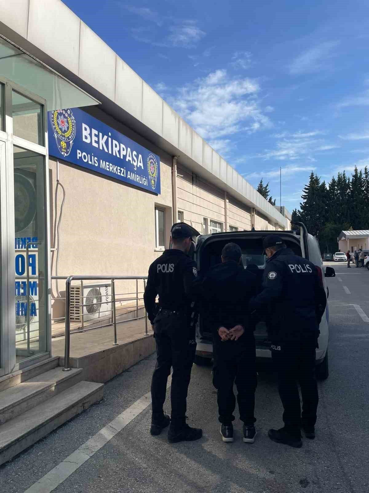 Kocaeli Şehirlerarası Otobüs Terminali'nde O.D., 'kasten öldürme' suçundan arandığı ve