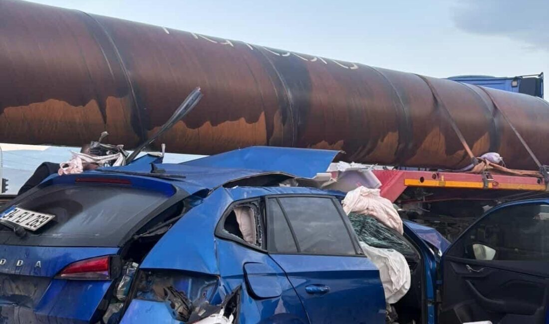 Hatay’da otomobil, tır ile çarpıştı: 2 yaralı hastaneye kaldırıldı. Hatay'ın Belen ilçesinde bir otomobil, demir boru yüklü tırla çarpışarak
