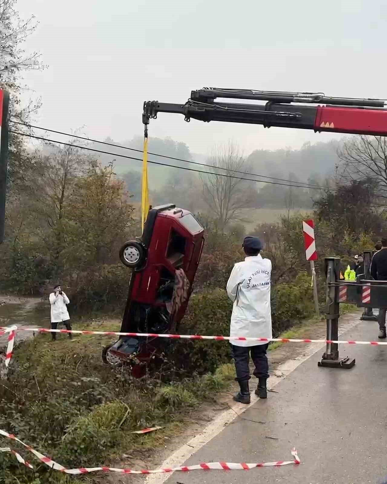 Bartın’da Kontrolden Çıkan Araç Dereye Uçtu: İki Kişi Hayatını Kaybetti, Bir Yaralı Var